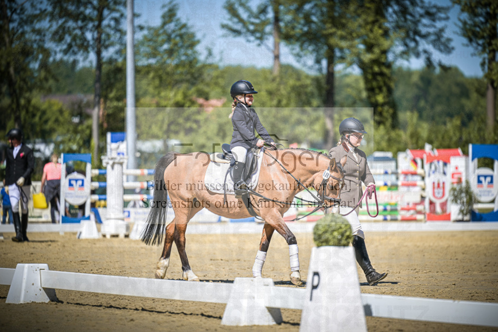 DOS_8686 | Entdecke hochwertige Reitturnierfotos von Foto Oger. Professionell, emotional und authentisch – jetzt Lieblingsmomente im Shop bestellen.Deutschlandweite Turnierfotografie. - Realisiert mit Pictrs.com