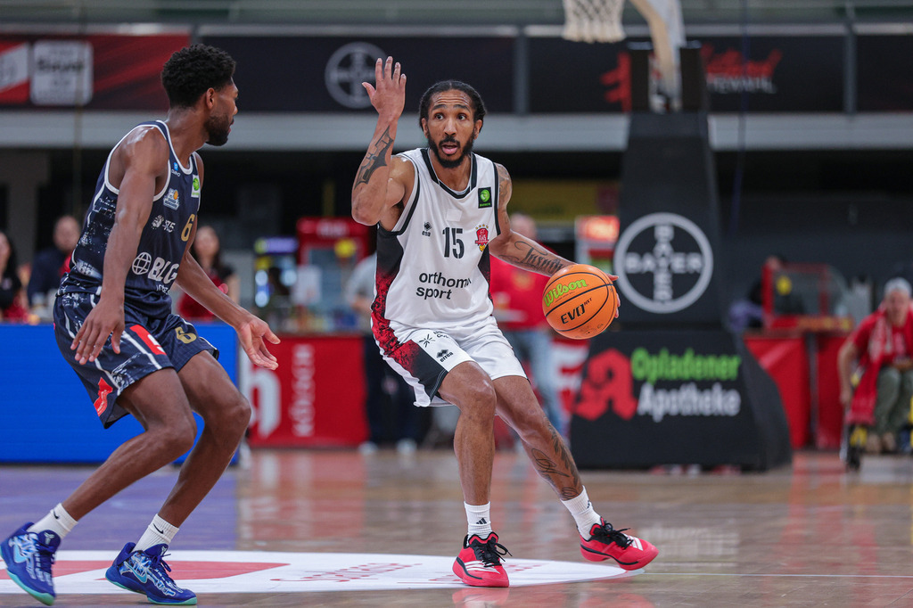 Pro A BAYER GIANTS vs Eisbären Bremerhaven-127 | Fotos von Basketballspielen aus dem Raum NRW fotografiert von Gero Mueller-Laschet und Daniel Schaefer - Realisiert mit Pictrs.com