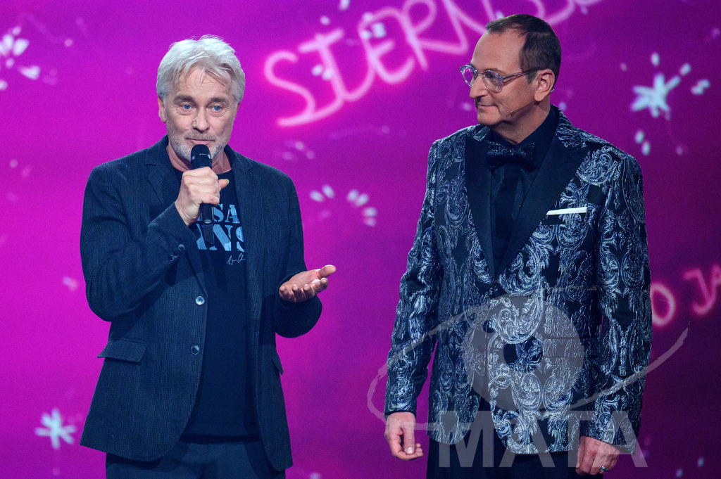 _DWA1432 | Werner Schmidbauer und Volker Heißmann bei '30 Jahre Sternstunden-Gala 2023' in der Frankenhalle. Nürnberg, 15.12.2023 - Realisiert mit Pictrs.com