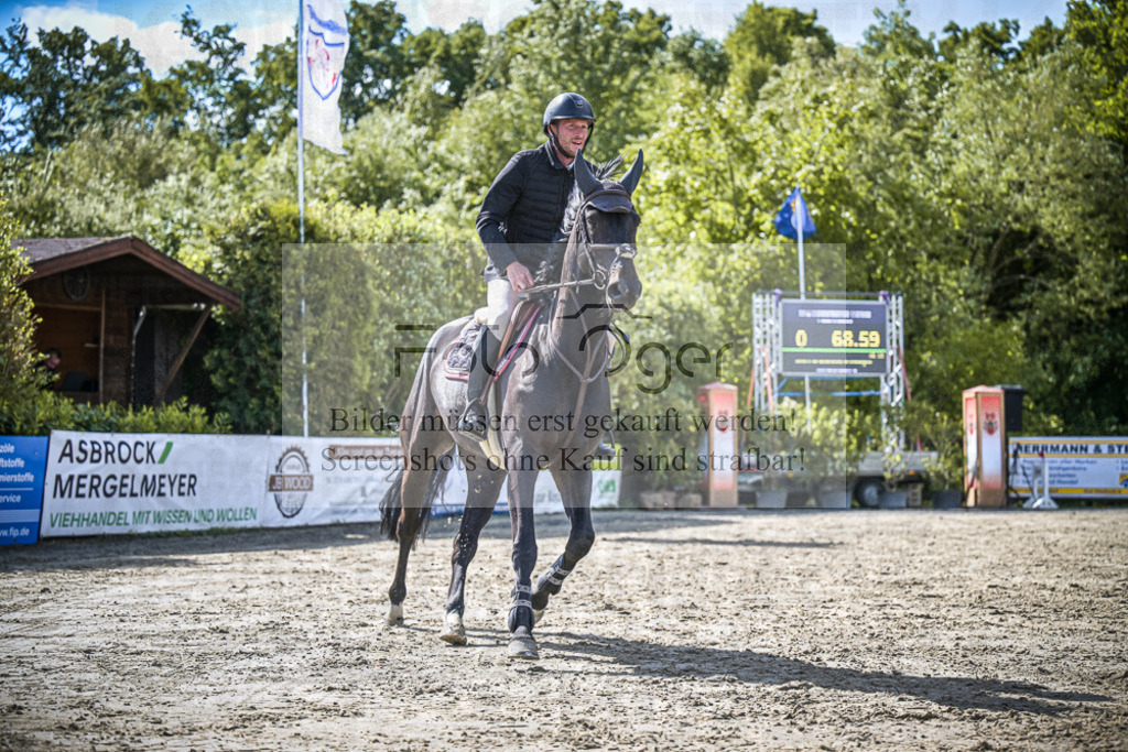 DOS_9302 | Entdecke hochwertige Reitturnierfotos von Foto Oger. Professionell, emotional und authentisch – jetzt Lieblingsmomente im Shop bestellen.Deutschlandweite Turnierfotografie. - Realisiert mit Pictrs.com