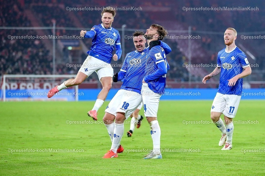 Due17012501082 | 17.01.2025, Fußball, Fortuna Düsseldorf - SV Darmstadt 98, 2.. Fußball Bundesliga, 18. Spieltag, Merkur Spiel-Arena, Saison 2024 2025: Torjubel nach dem 2:2 Ausgleich durch Torschütze Killian Corredor (SV Darmstadt #34)DFB regulations prohibit any use of photographs as image sequences and or quasi-video.
