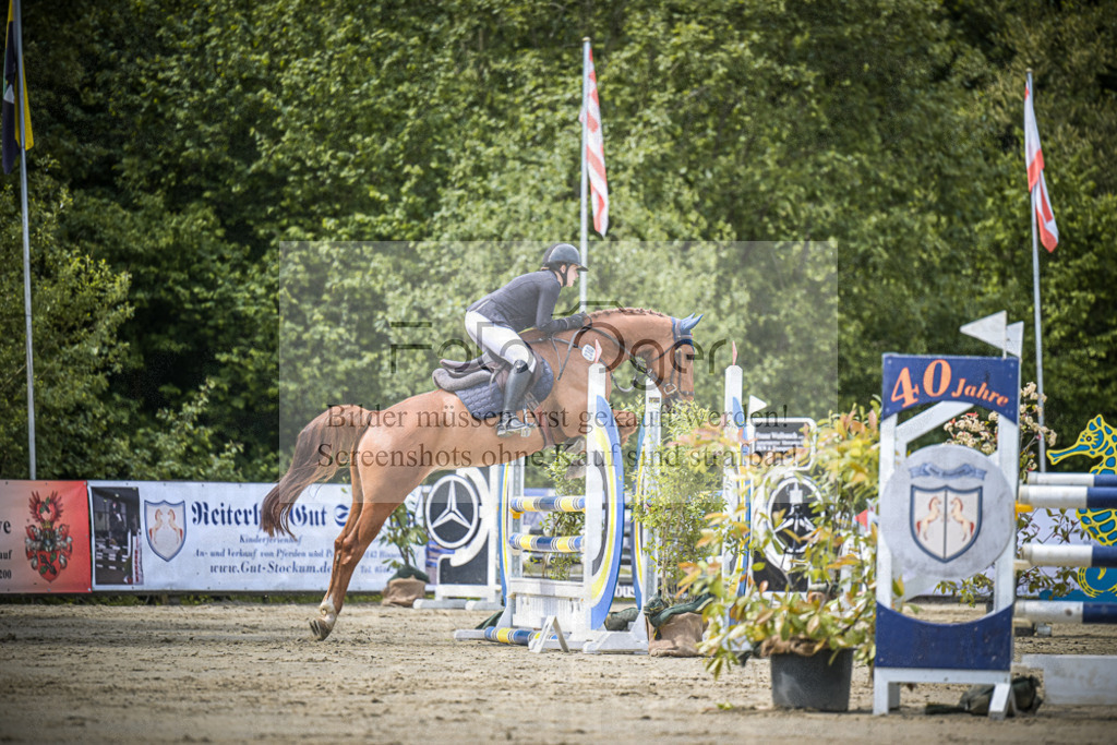 DOS_5178 | Entdecke hochwertige Reitturnierfotos von Foto Oger. Professionell, emotional und authentisch – jetzt Lieblingsmomente im Shop bestellen.Deutschlandweite Turnierfotografie. - Realisiert mit Pictrs.com