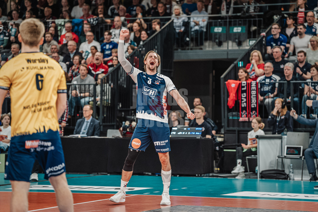 Volleyball | Herren | Saison 2024/2025 | 1. Volleyball Bundesliga Männer | Halbfinale | SVG Lüneburg vs. VfB Friedrichshafen | 19.04.2025 | Michael Patrick Wright (#3, SVG Lüneburg) jubelt