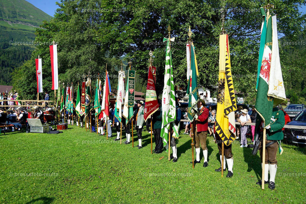 a-news-2023-Juli23-Regimentsschuetzenfest-Steeg-Feldmesse-DSC07042 | Info aus dem Bezirk Reutte/Ausserfern Tirol sowie eine umfangreiche Bilddatenbank über die gesamte Region: Lechtal, Talkessel Reutte, Tannheimertal, Zwischentoren. Lech, Plansee, Zugspitze, Grenztunnel, B179, Fernpassstraße, Verkehr, Lawinen, Tradition, - Realisiert mit Pictrs.com
