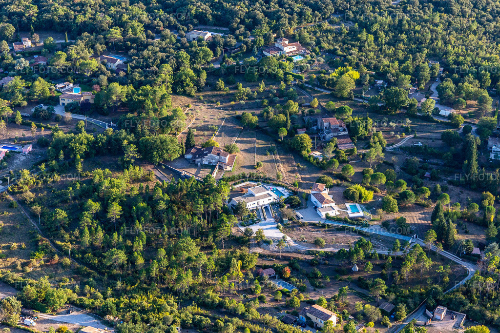 Aerial view: View of the town in Montauroux in the state Var, France.Photo: IMG_129521.jpg taken on 09/18/2021 by Werner Riehm/FLY-FOTO.comResolution of the original: 5472 x 3648 px