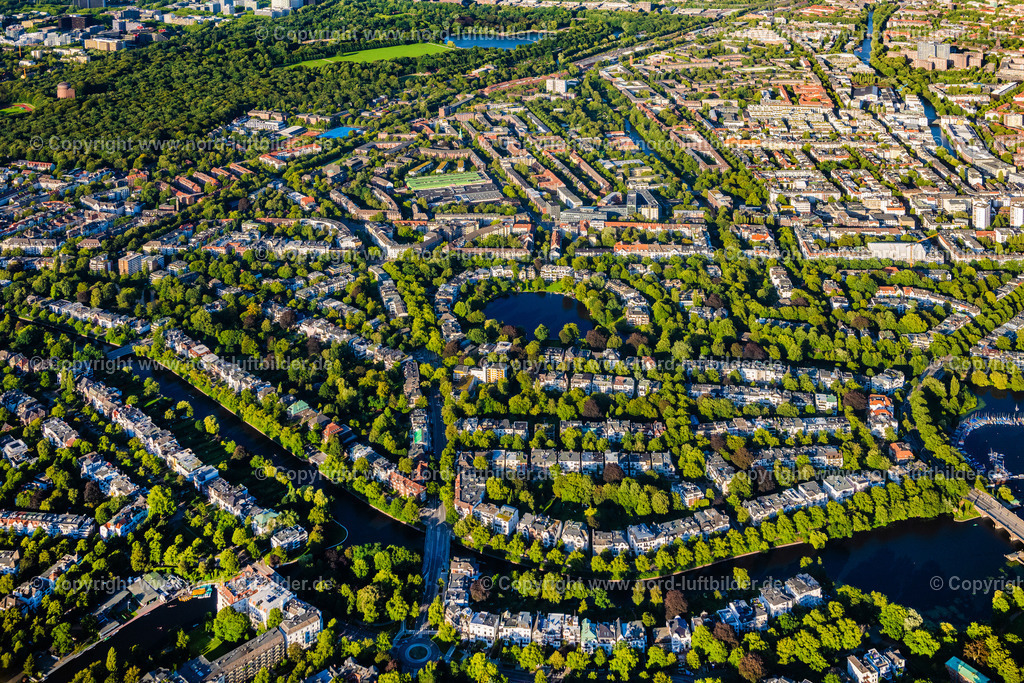 Hamburg_Winterhude_ELS_2679090823 | HAMBURG 09.08.2023 Stadtteilansicht von Winterhude Winterhuder Marktplatz in der Hansestadt Hamburg. // View of the Winterhude part on the Eastern riverbank of the Aussenalster in the Hanseatic city on place Winterhuder Marktplatz of Hamburg in Germany. Foto: Martin Elsen