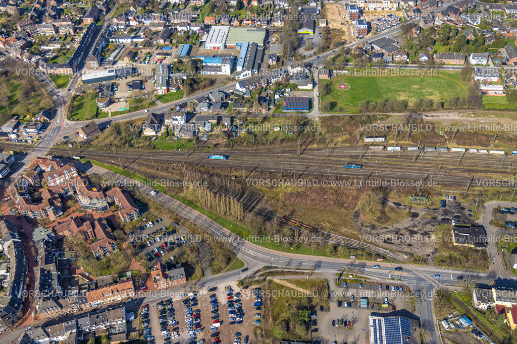 Emmerich240313161 | Luftbild, Güterbahnhof am Hbf Bahnhof Emmerich mit neuem Bahnsteig und Bahnhofsvorplatz, Güterzüge, Ausbau der Betuweroute und Betuwe-Linie Eisenbahnstrecke, Emmerich, Emmerich am Rhein, Nordrhein-Westfalen, Deutschland