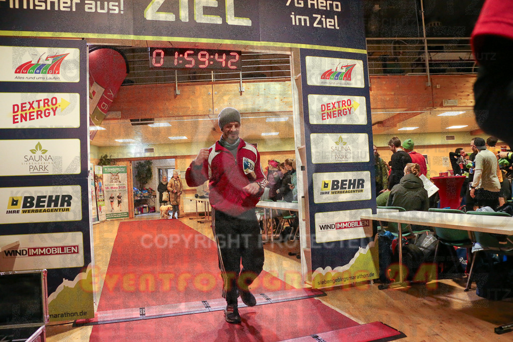 241208_1125_EX1_5296 | Sportfotografie im Rhein-Sieg Kreis, Köln, Bonn, NRW, Rheinland Pfalz, Hessen, etc. Unser Tätigkeitsfeld umfasst den Laufsport vom Volkslauf über den Marathon, Duathlon, Triathon bis zum Ultralauf wie Kölnpfad Ultra oder Schindertrail.