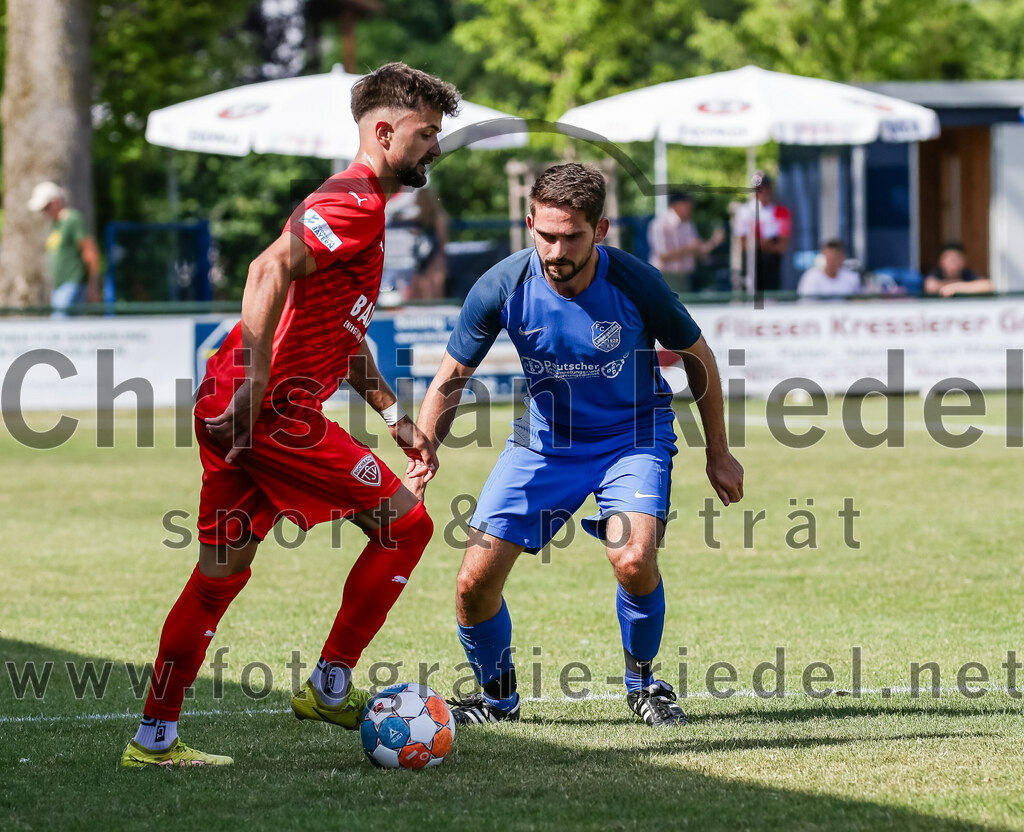 2023-07-08_073_FC_Langengeisling_gegen_TSV_Buchbach | Erding, Deutschland, 08.07.2023:
Fußball, Bezirksliga Oberbayern Ost 2023 / 2024, Testspiel, FC Langengeisling gegen TSV Buchbach, Endergebnis: 0:6

+b15+, Lucas Seeholzer (FC Langengeisling, #2)

Foto: Christian Riedel / fotografie-riedel.net
