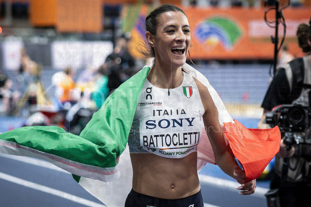 World Athletics Indoor Championships Kujawy Pomorze 26, 21.03.2026 | TORUN, POLAND - MARCH 21:  Nadia BATTOCLETTI (ITA) celebrating her GOLD of the 3000m during the World Athletics Indoor Championships Kujawy Pomorze 26 on day 2 / session 2 at Kujawsko-Pomorska Arena Torun on March 21, 2026 in Torun, Poland. 