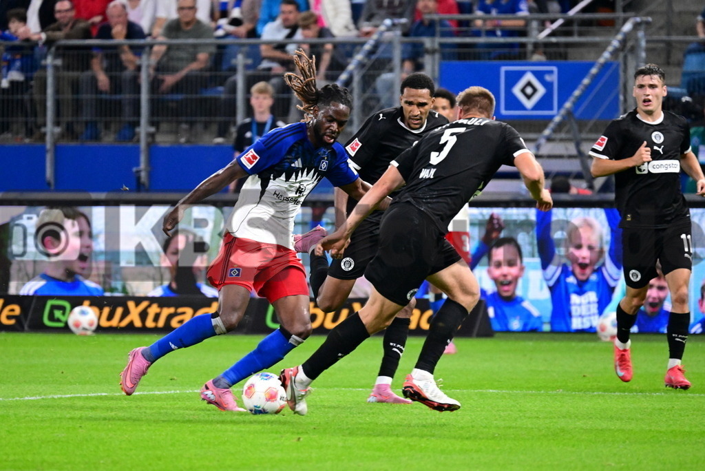 KBS Picture_HSV-FCStPauli_028 | v.l. Torunarigha Jordan (HSV) , Hountondji Andreas (St.Pauli) , Wahl Hauke (St.Pauli) ,Sportplatz :  Volksparkstadion,Hamburger Derby, - Realisiert mit Pictrs.com
