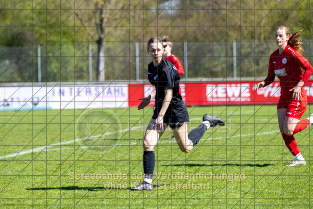 20250406_143925_0421 | #,1.FC Donzdorf (rot) vs. SV Jungingen (schwarz), Fussball, Frauen-Verbandsliga Württemberg, 16. Spieltag, Saison 2024/2025, Rasenplatz Lautertal Stadion, Süßener Straße 16, 73072 Donzdorf, 06.04.2025 - 13:00 Uhr,Foto: PhotoPeet-Sportfotografie/Peter Harich