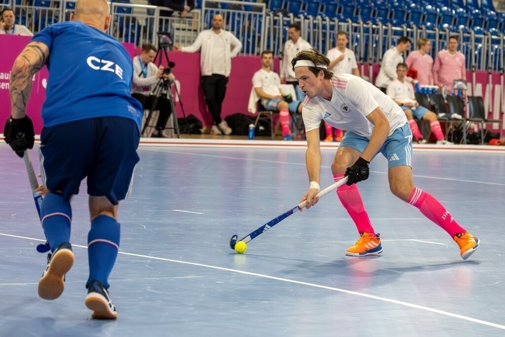 Hallenhockey-Länderspiel Deutschland gegen Tschechien im SNP-Dome in Heidelberg. Das Spiel war das letzte Testspiel vor der am nächsten Tag beginnenden Hallenhockey-EM | Hallenhockey-Länderspiel Deutschland gegen Tschechien im SNP-Dome in Heidelberg. Das Spiel war das letzte Testspiel vor der am nächsten Tag beginnenden Hallenhockey-EM - Realisiert mit Pictrs.com