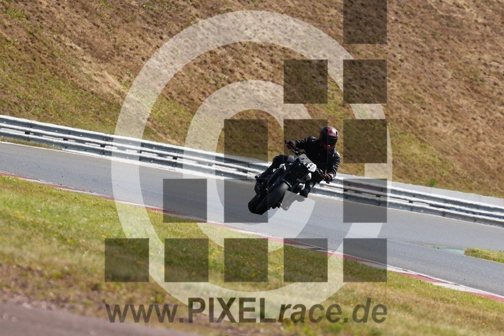 0731-20240719_07776 | Schöne Erinnerungen an spannende Momente - das festzuhalten ist unser Job. PIXELrace.de ist seit 2003 auf den Rennstrecken Europas unterwegs um die Action draußen beim Fahren und die wunderbare Stimmung imm Fahrerlager für euch einzufangen.