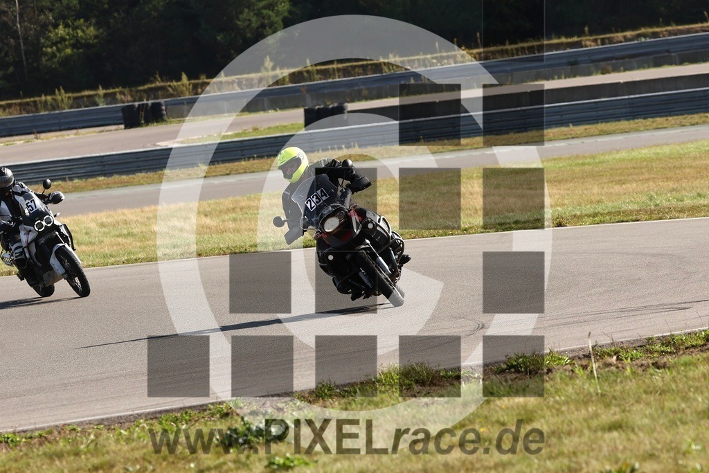 0234-20250919_12172 | Schöne Erinnerungen an spannende Momente - das festzuhalten ist unser Job. PIXELrace.de ist seit 2003 auf den Rennstrecken Europas unterwegs um die Action draußen beim Fahren und die wunderbare Stimmung imm Fahrerlager für euch einzufangen.