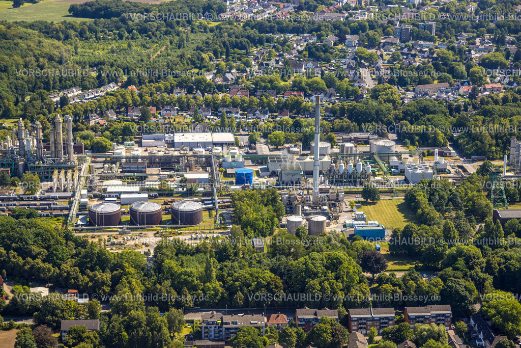 Gladbeck250800739 | Luftbild, Ineos Phenol GmbH Chemiewerk, Arbeitersiedlung Krugstraße, zwischen Arenbergstraße und Serlostraße, Zweckel, Gladbeck, Ruhrgebiet, Nordrhein-Westfalen, Deutschland
