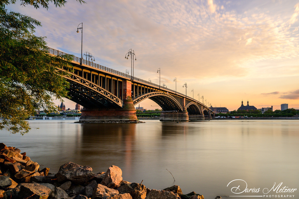 Die Theodor-Heuss-Brücke | Die Theodor-Heuss-Brücke zwischen Mainz und Mainz-Kastel
