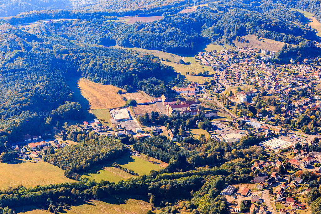 Aerial view: Lycée-Colège St. Augustin from the east in Bitsch in the state Moselle, France. – Photo: IMG_095147.jpg taken on 10/16/2016 by Werner Riehm/FLY-FOTO.com – Resolution of the original: 5356 x 3571 px