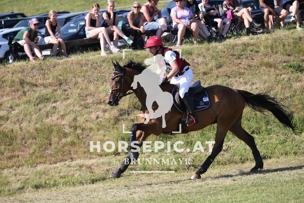 DL2Q2042 | Willkommen bei Brunnmayr - Design & Fotografie – Ihrem Spezialisten für Reitturniere und Pferdeveranstaltungen in Oberösterreich, Salzburg und Bayern! Seit über 17 Jahren sind wir leidenschaftlich dabei.