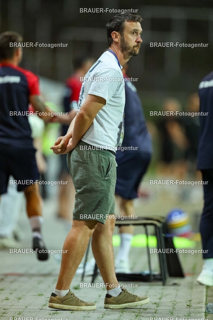 SB_KFCBAU_20250815_5878.JPG -  - KFC Uerdingen - SF Baumberg - Oberliga Niederrhein | Krefeld, Deutschland, 15.08.25: Geschäftführer Sport Michael Nagorny (KFC Uerdingen) schaut während des Oberliga Niederrhein Spiels zwischen KFC Uerdingen - SF Baumberg in der Grotenburg Stadion am 15. August 2025 in Krefeld, Deutschland. (Foto von Stefan Brauer/Brauer-Fotoagentur)
