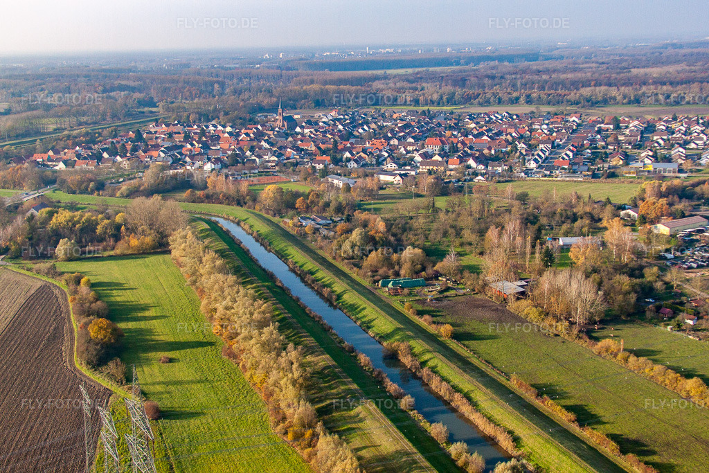 Luftbild: Ortschaft am Saalbachkanal im Ortsteil Rußheim in Dettenheim im Bundesland Baden-Württemberg in Deutschland. Foto: IMG_61056.jpg vom 18.11.2013 durch Werner Riehm/FLY-FOTO.de