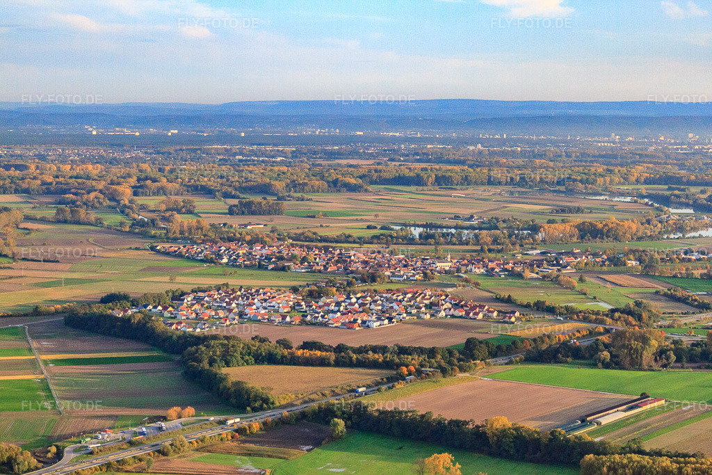 Luftbild: Dorfansicht von Nordwesten in Leimersheim im Bundesland Rheinland-Pfalz in Deutschland. Foto: IMG_60337.jpg vom 22.10.2013 durch Werner Riehm/FLY-FOTO.de