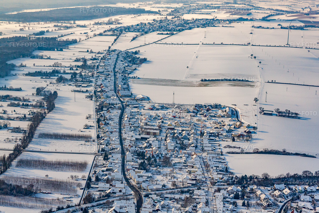 Luftbild: Saarstraße im Winter bei Schnee in Kandel im Bundesland Rheinland-Pfalz in Deutschland. Foto: IMG_35921.jpg vom 18.12.2010 durch Werner Riehm/FLY-FOTO.de