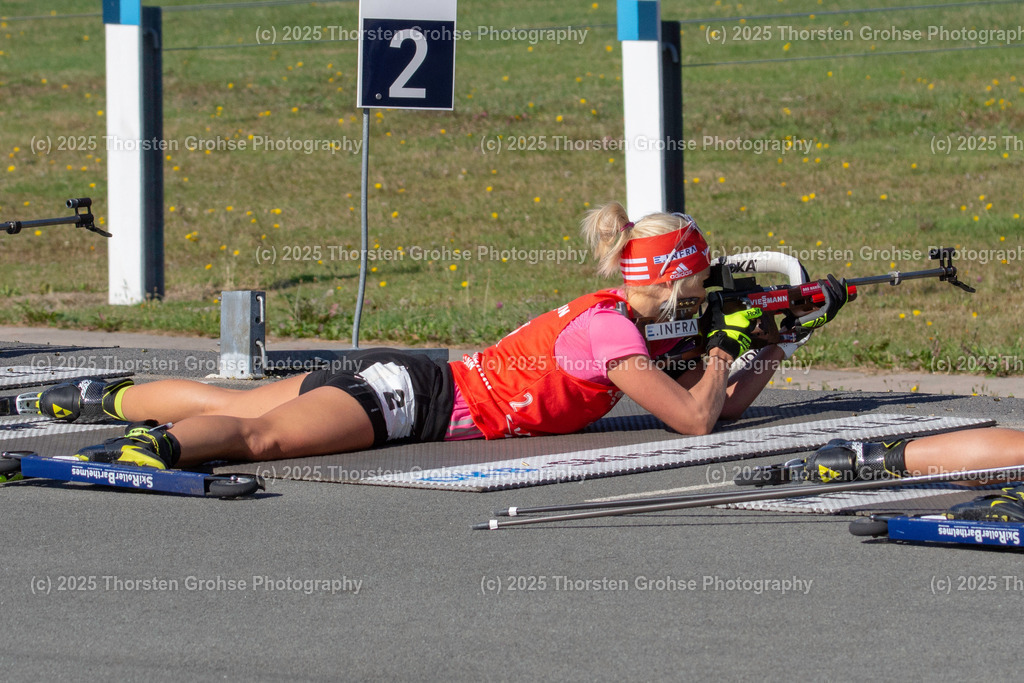 Deutsche Meisterschaften Biathlon 2018 | Deutsche Meisterschaften Biathlon 2018, Massenstart Frauen am 15.09.2018 in der DKB SKI ARENA in Oberhof, (Deutschland)

Bild: Karolin Horchler vom WSV Clausthal-Zellerfeld / BwB (2) - Realisiert mit Pictrs.com