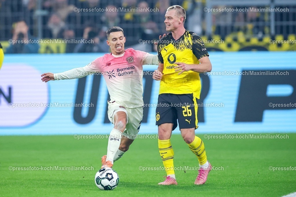BVB02122501055 | 02.12.2025, Fußball, DFB-Pokal, Borussia Dortmund - Bayer 04 Leverkusen, Achtelfinale, Signal Iduna Park, Saison 2025 2026: Aleix Garcia (Bayer04 #24) im Zweikampf gegen  Julian Ryerson (BVB #26) DFB regulations prohibit any use of photographs as image sequences and or quasi-video.