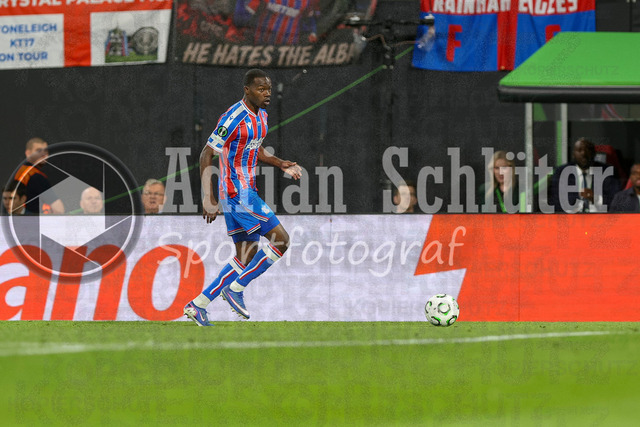 27.05.2026, EUR, Fussball, Herren, Conference League Finale, Saison 2025/2026, Crytsal Palace F.C. - Rayo Vallecano de Madrid | Tyrick Mitchell (Crystal Palace, 3) in Aktion am Ball, Einzelaktion