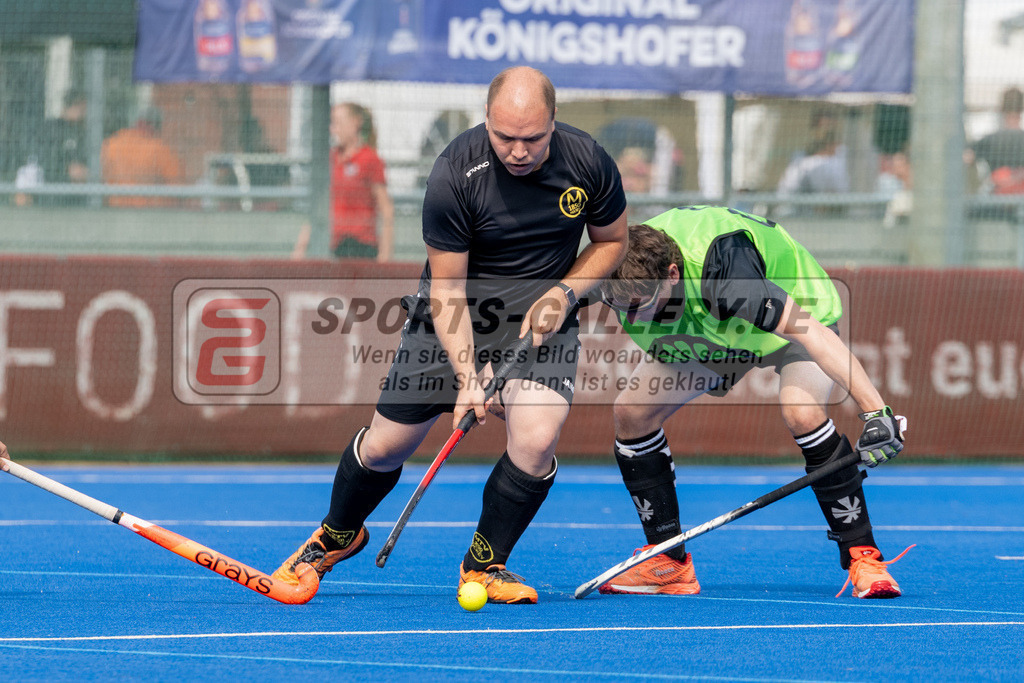 SFE_20240818_0119 | Krefeld, Deutschland, 18.08.2024:  European Cup for Recreational Hockey Players im KTHC Stadion Rot-Weiss Köln Tennis and Hockey Club am 18.08.2024 in Krefeld, Deutschland. (Foto von Stephan Fehrmann)Krefeld, Germany, 18.08.2024: European Cup for Recreational Hockey Players in KTHC Stadion Rot-Weiss Köln Tennis and Hockey Club at 18.08.2024 in Krefeld, Deutschland. (Foto from Stephan Fehrmann)