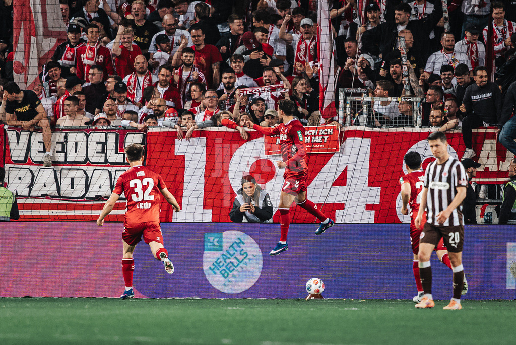 Fußball | Männer | Saison 2025/2026  | Fußball-Bundesliga | 30. Spieltag | FC St. Pauli vs. 1. FC Köln | 17.04.2026 | Torjubel Luca Waldschmidt (#7, 1. FC Köln)