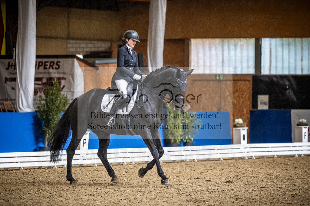 DOS_2863 | Entdecke hochwertige Reitturnierfotos von Foto Oger. Professionell, emotional und authentisch – jetzt Lieblingsmomente im Shop bestellen.Deutschlandweite Turnierfotografie. - Realisiert mit Pictrs.com