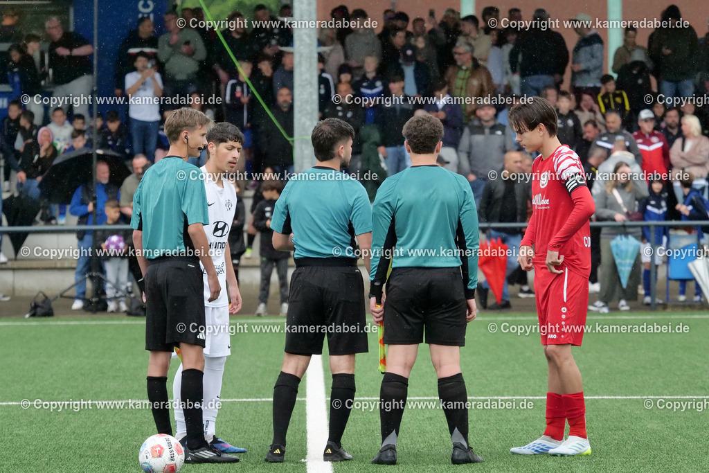 Fußball : C-Junioren : Aufstieg Regionalliga West : SUS 09 Dinslaken - Vfb 03 Hilden am 04.06.2026 in Dinslaken | Fußball : C-Junioren : Aufstieg Regionalliga West : SUS 09 Dinslaken (rotr Trikots)- Vfb 03 Hilden (weiße Trikots) am 04.06.2026 in Dinslaken - Realisiert mit Pictrs.com