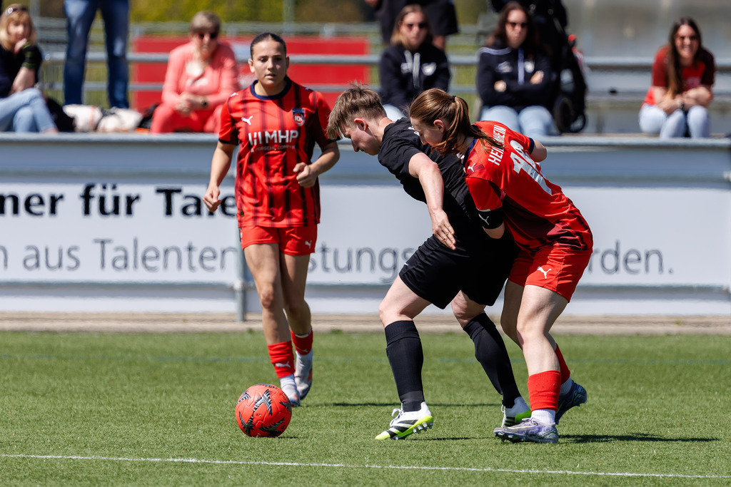 20260426-FCH-Hohenmemmingen_086 | 1.FC Heidenheim 1846 II vs. SGM Hohenmemmingen/Sontheim, Fußball, Frauen, Bezirksliga Meisterrunde, 2025/2026, 1. Spieltag, 26.04.2026 in Heidenheim, Kunstrasen b. Voith-Arena West(Foto: Michael Bulling) - Realisiert mit Pictrs.com