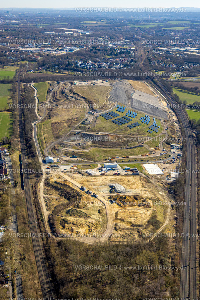 Bochum250301726 | Luftbild, Baustelle für Solarpark auf der ehemaligen Zentraldeponie, Kornharpen-Voede-Abzweig, Bochum, Ruhrgebiet, Nordrhein-Westfalen, Deutschland