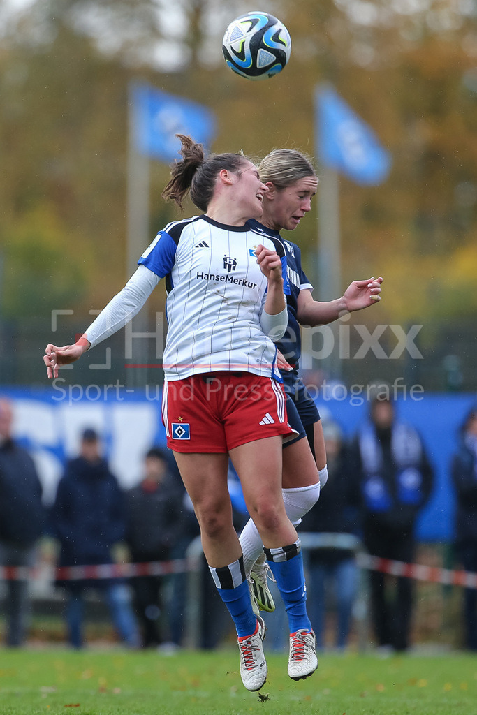 Fussball, 2. Frauen-Bundesliga, Hamburger SV - SC Sand | v.li.: Pauline Machtens (Hamburger SV, 28) und Leni Fischer (SC Sand, 18) im Kopfballduell, Kopfball, Zweikampf, Action, Aktion, Spielszene, DIE DFB-RICHTLINIEN UNTERSAGEN JEGLICHE NUTZUNG VON FOTOS ALS SEQUENZBILDER UND/ODER VIDEOÄHNLICHE FOTOSTRECKEN. DFB REGULATIONS PROHIBIT ANY USE OF PHOTOGRAPHS AS IMAGE SEQUENCES AND/OR QUASI-VIDEO.