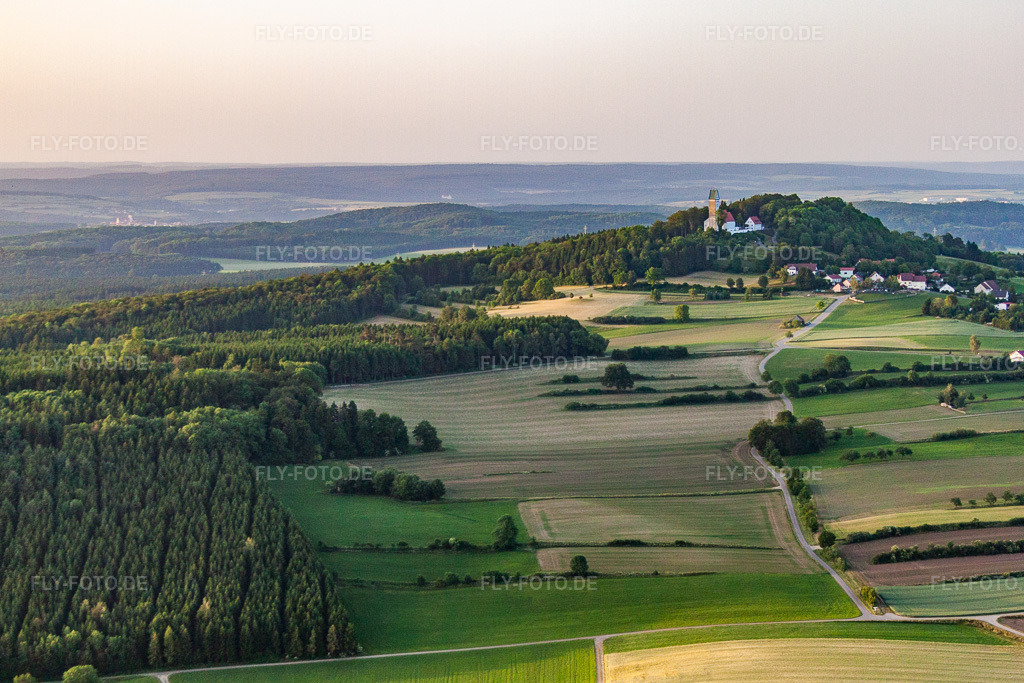Luftbild: Der Bussen - heilger Berg Oberschwabens im Ortsteil Offingen in Uttenweiler im Bundesland Baden-Württemberg in Deutschland. Foto: IMG_67510.jpg vom 08.06.2014 durch Werner Riehm/FLY-FOTO.de