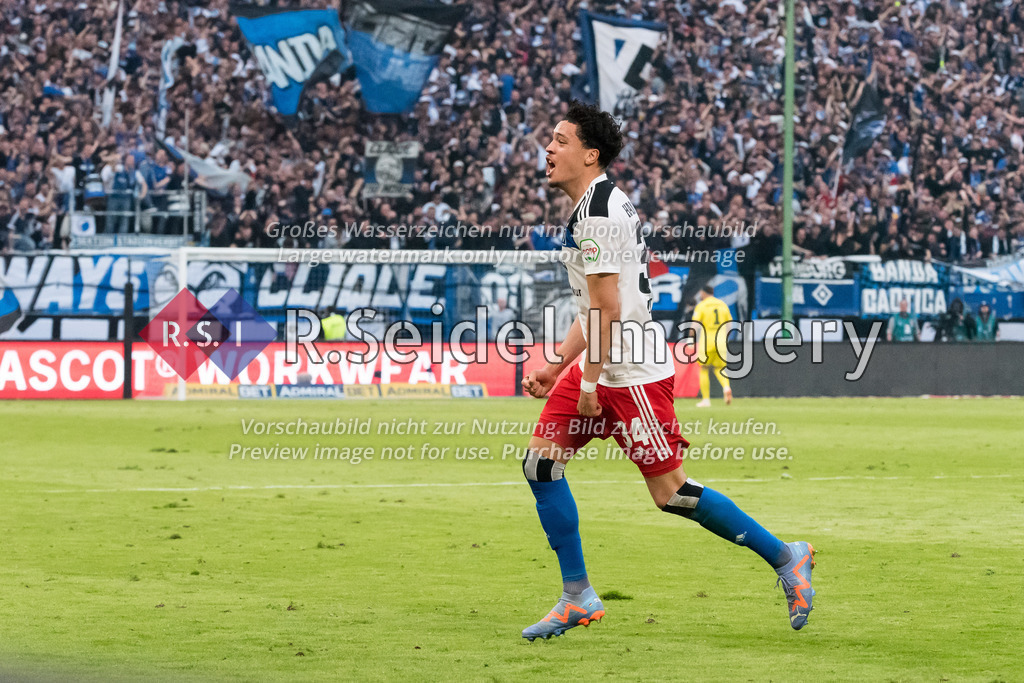 Fußball, Saison 2022/23, 2. Bundesliga, Hamburger SV - FC St. Pauli, Volksparkstadion (Hamburg), 21.04.2023, 29. Spieltag | Jonas David (#34, HSV) nach seinem 1:1 Anschlusstreffer