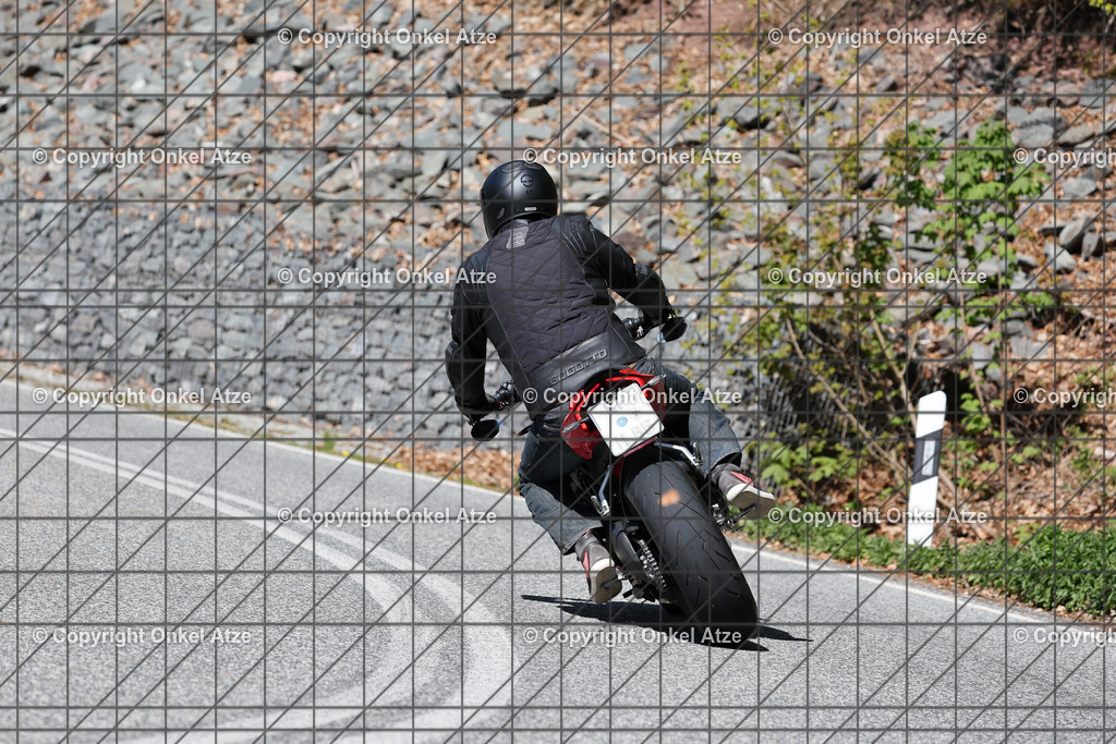 IMG_8011 | Fotograf am Kyffhäuser. Onkel Atze. Kyffhäuser Rennstrecke. Café36. Motorsportfotografie. - Realisiert mit Pictrs.com