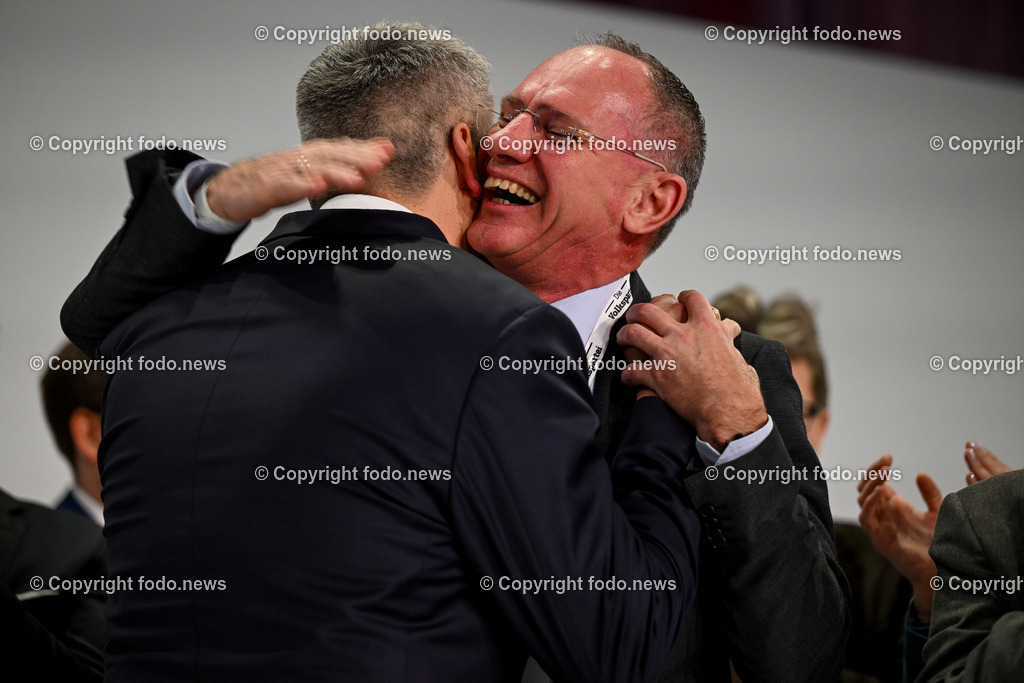 Der Oesterreichplan_ OeVP_ Wels_ 26.01.2024-112 | 26.01.2024, Wels, AUT, ÖVP, Der Österreichplan, im Bild BK Karl Nehammer (VP, Bundeskanzler), BM Gerhard Karner (VP, Inneres)