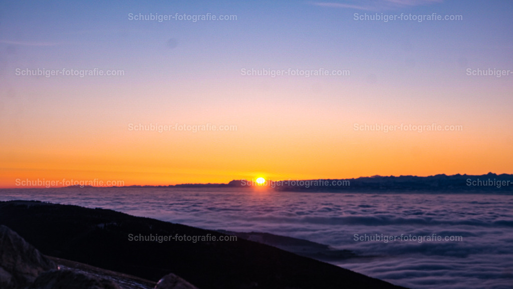 Chasseral | Der Chasseral ist mit 1606 m ü. M. die höchste Erhebung im Berner Jura. Der langgestreckte Berg liegt im Nordwesten des Kantons Bern zwischen dem Gebiet des Bielersees im Südosten und dem Sankt Immer-Tal im Nordwesten. Wikipedia - Realisiert mit Pictrs.com