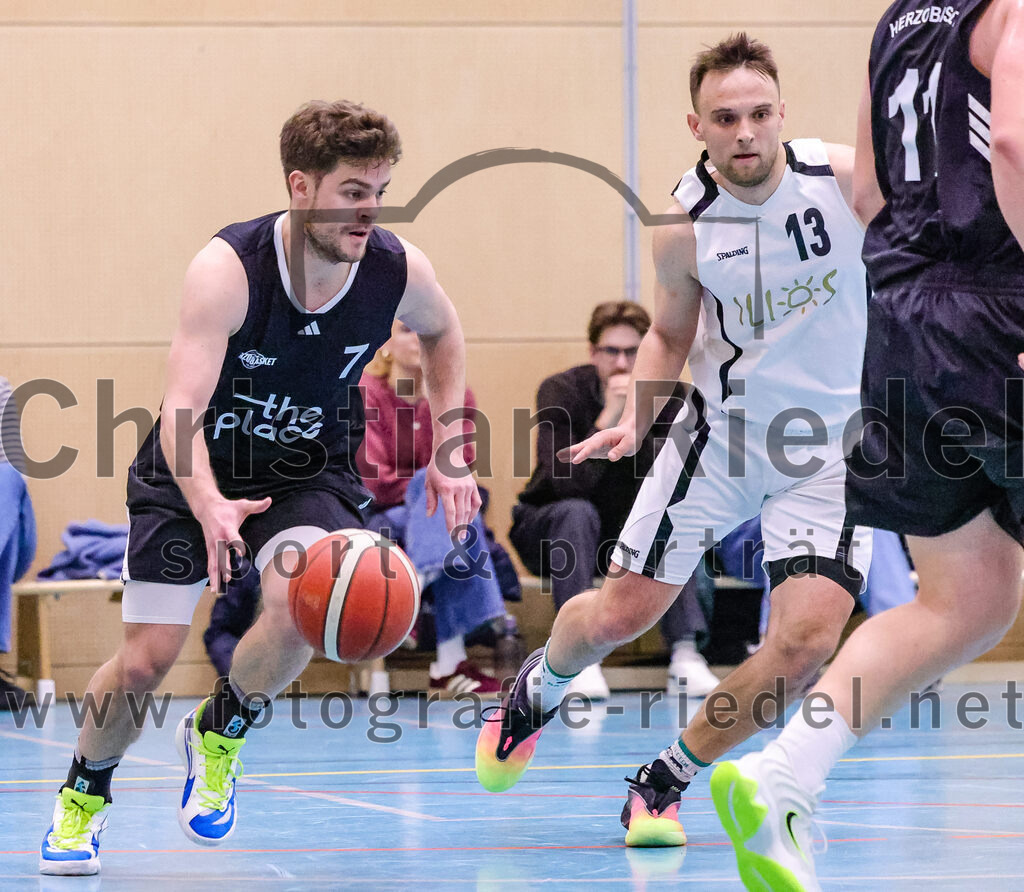 2026-01-31_027_TSV_Vaterstetten_gegen_TS_Herzogenaurach | Vaterstetten, Deutschland, 31.01.2026:Basketball, 2. Regionalliga Süd 2025 / 2026, 14. Spieltag, TSV Vaterstetten gegen TS Herzogenaurach, Endergebnis: 71:70K. Huber (TSV Vaterstetten, #13)Foto: Christian Riedel / fotografie-riedel.net