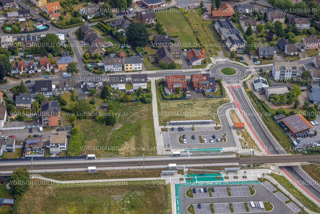 Hamm250701160Rhynern | Luftbild, Haltepunkt Westtünnen und Kreisverkehr, am Südfeldweg und Von-Thünen-Straße für den künftigen Bahnhaltepunkt, Bahnlinie mit Eisenbahnbrücke, Stadtbezirk Rhynern, Hamm, Ruhrgebiet, Nordrhein-Westfalen, Deutschland