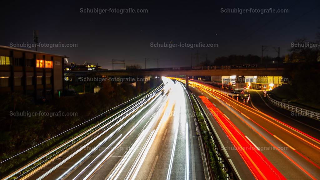 Autobahn in der Nacht | Autobahn in der Nacht - Realisiert mit Pictrs.com