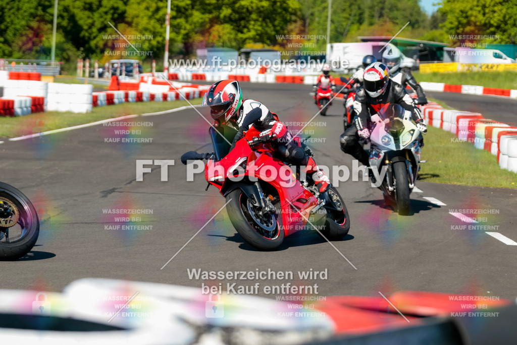 Moto-TeamOBK-21476 | Hier findet Ihr Bilder von Touristenfahrten auf der Nürburgring Nordschleife oder von anderen Veranstaltungen die ich besucht habe. Viel Spass beim Durch Schauen 