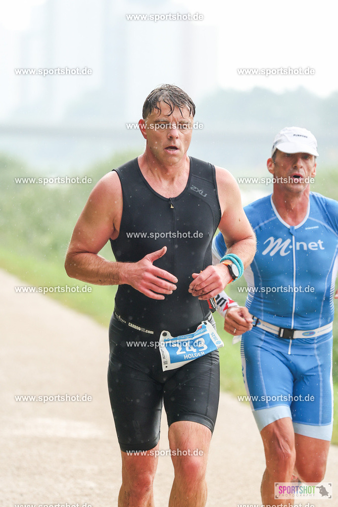 LUR_1237 | 34. M-net Erlanger Triathlon 2025 #erlangertriathlon  #mnettriathlon2025 #mnettriathlon #team #olympischedistanz #mitteldistanz #triathlon #maindonaukanal  #erlangertriathlon2025 #yourpictrs #tv1848 #tv1848erlangen  #triathlonbayern #sportinerlangen #demsportverbunden #sportshot_your_pictrs Copyright: www.sportshot.de