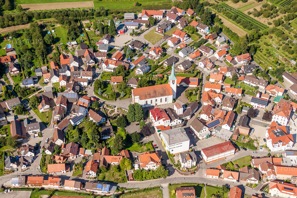 Luftbild: Werksgelände der Brauerei Familienbrauerei Bauhöfer GmbH & Co. KG im Ortsteil Ulm in Renchen im Bundesland Baden-Württemberg in Deutschland. Foto: IMG_31534.jpg vom 09.08.2010 durch Werner Riehm/FLY-FOTO.de