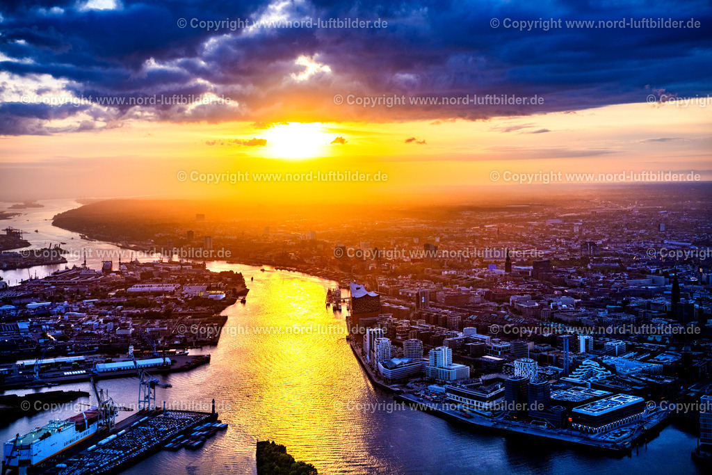 Hamburg_Sonnenuntergang_Elbphilharmonie_ELS_9201060525 | HAMBURG 06.05.2025 Stadtansicht vom Stadtzentrum am Ufer des Flußverlaufes der Elbe im Ortsteil HafenCity in Hamburg, Deutschland. Weiterführende Informationen bei: Hafen Hamburg Marketing e.V. (HHM),  HamburgMusik gGmbH,  hamburg.de GmbH & Co. KG. // City view of the city center on the river bank of the River Elbe, in the district HafenCity in Hamburg, Germany. Further information at: Hafen Hamburg Marketing e.V. (HHM),  HamburgMusik gGmbH,  hamburg.de GmbH & Co. KG. Foto: Martin Elsen