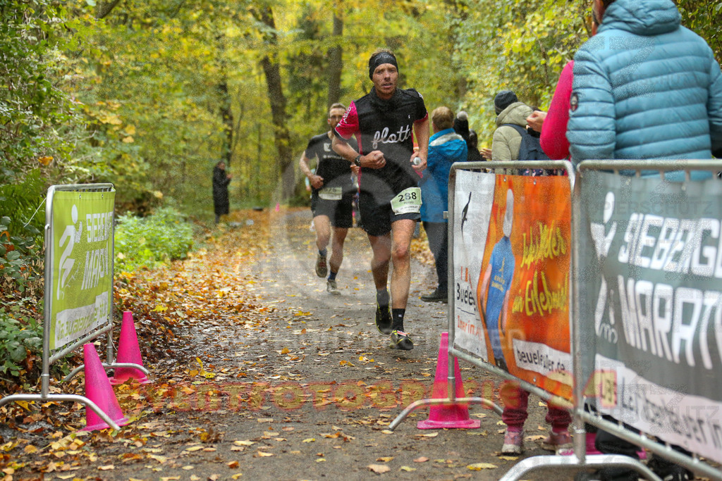 251026_1209_EX1_9920 | Sportfotografie im Rhein-Sieg Kreis, Köln, Bonn, NRW, Rheinland Pfalz, Hessen, etc. Unser Tätigkeitsfeld umfasst den Laufsport vom Volkslauf über den Marathon, Duathlon, Triathon bis zum Ultralauf wie Kölnpfad Ultra oder Schindertrail.